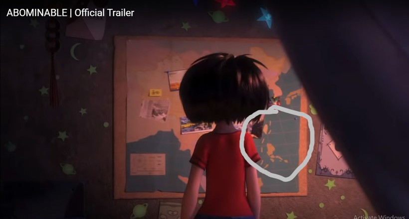 Trên trailer bộ phim hoạt hình “Everest – Người tuyết bé nhỏ” cũng có thể nhìn thấy đường lưỡi bò (Hình khoanh tròn trong ảnh). Ảnh: Chụp từ màn hình.