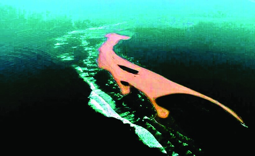 Cồn cát nổi giữa vùng biển Cửa Đại (TP Hội An, Quảng Nam) dài hơn 3 km và rộng gần 200 m trông như một đảo nhỏ nhìn từ trên cao.
