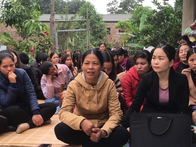 Giáo viên hợp đồng tại Sóc Sơn (Hà Nội) kêu cứu vì lo lắng thi tuyển viên chức sẽ trượt. 	Ảnh: INT