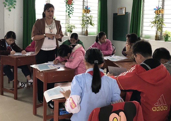 Cô Nguyễn Thị Hồng Thu trong một tiết dạy