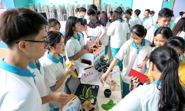 Trường TH-THCS-THPT Tân Phú trong buổi báo cáo tổng kết dự án “Bảo vệ môi trường, chống rác thải nhựa”. Ảnh: Nhà trường cung cấp