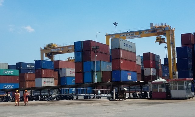 Vận chuyển hàng hóa quốc tế tại cảng Tiên Sa (Đà Nẵng). Ảnh: ITN.