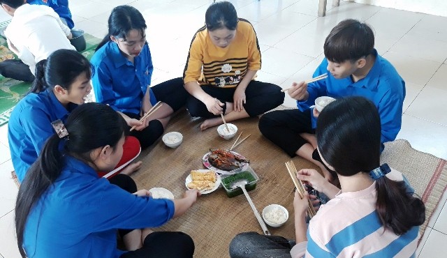 Bữa cơm của học sinh tại trung tâm