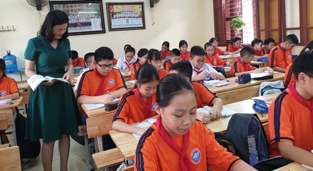 Cô Nguyễn Thị Phương Thảo trong giờ dạy học sinh lớp 6A3