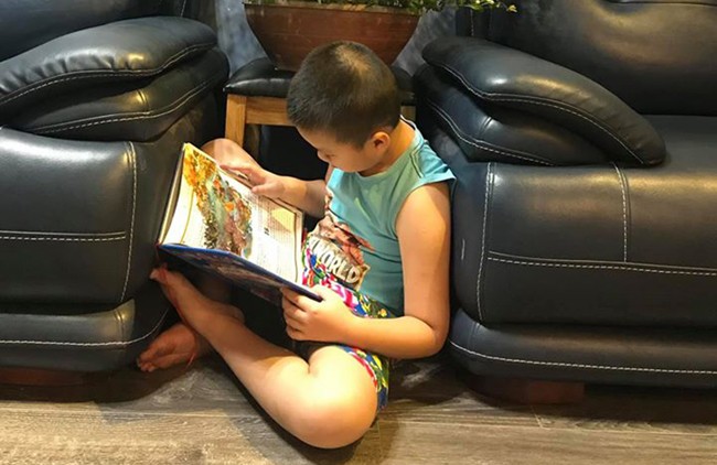 Con trai thứ 2 của ThS Phạm Thị Mai Vui, hiện đang học lớp 3, có tình yêu với nhiều thể loại sách.