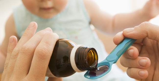 Những loại thuốc và dụng cụ y tế cha mẹ cần mang theo khi cho con về quê ăn Tết
