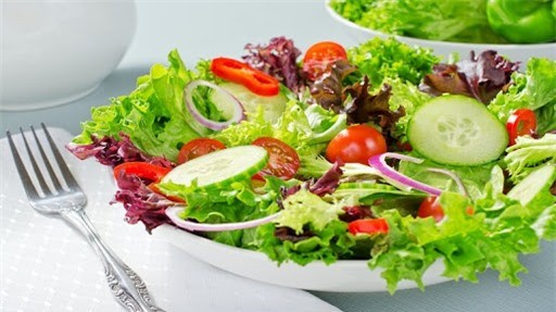 Món salad rau dễ làm mà còn giúp bạn duy trì cân nặng, hạn chế tình trạng béo phì. 