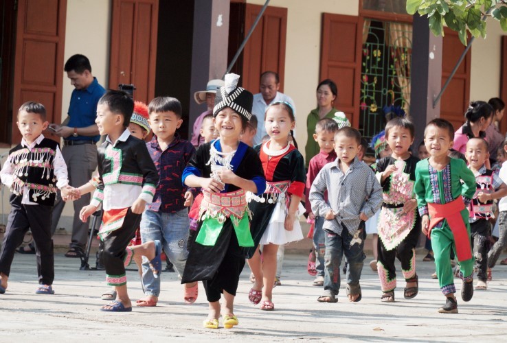 Học sinh Trường Tiểu hoc Nậm Cắn 1, xã Nậm Cắn, huyện Kỳ Sơn (Nghệ An) bước vào năm học mới. Ảnh: Hồ Lài
