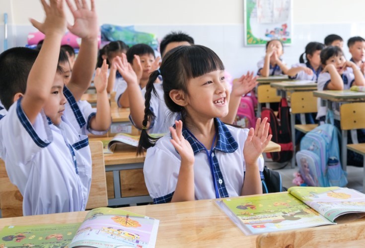Học sinh Trường Tiểu học Võ Trường Toản, quận Ninh Kiều (TP Cần Thơ) vui vẻ trong buổi đầu học SGK mới.