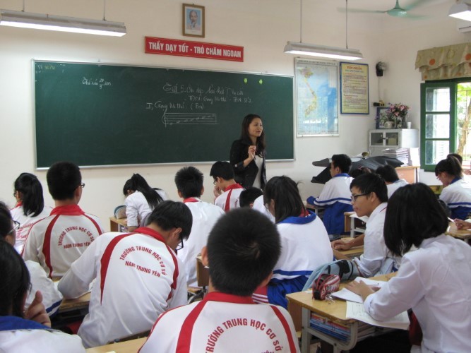GV và HS Trường Nam Trung Yên (Hà Nội). 