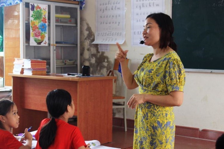 Các trường tiểu học tại huyện Hương Khê đều thiếu GV tiếng Anh.