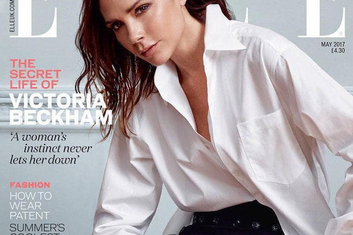 Phong cách thời trang tối giản và thanh lịch của Victoria Beckham luôn là niềm cảm hứng cho hàng triệu cô gái. Trong đó, bản phối áo sơ mi trắng với quần âu màu tối gắn liền với hình ảnh của Victoria Beckham cả khi tham gia sự kiện lẫn khi xuất hiện trên đường phố.