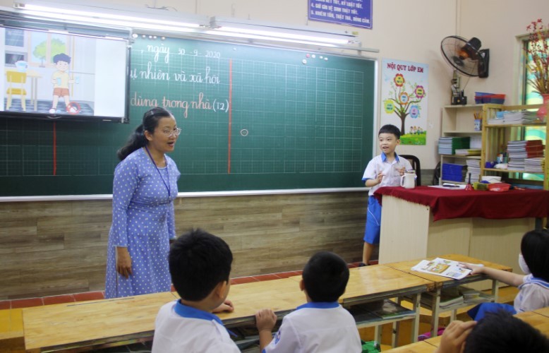 Học sinh lớp 1H, Trường Tiểu học Nguyễn Thái Sơn, Quận 3, TPHCM trong tiết học môn Tự nhiên và Xã hội. Ảnh: Phan Nga