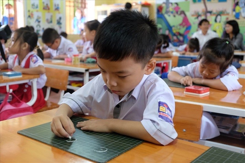 Học sinh tại Thái Bình trong một tiết học theo sách giáo khoa mới. 	Ảnh: Bích Hà (Báo Lao động).