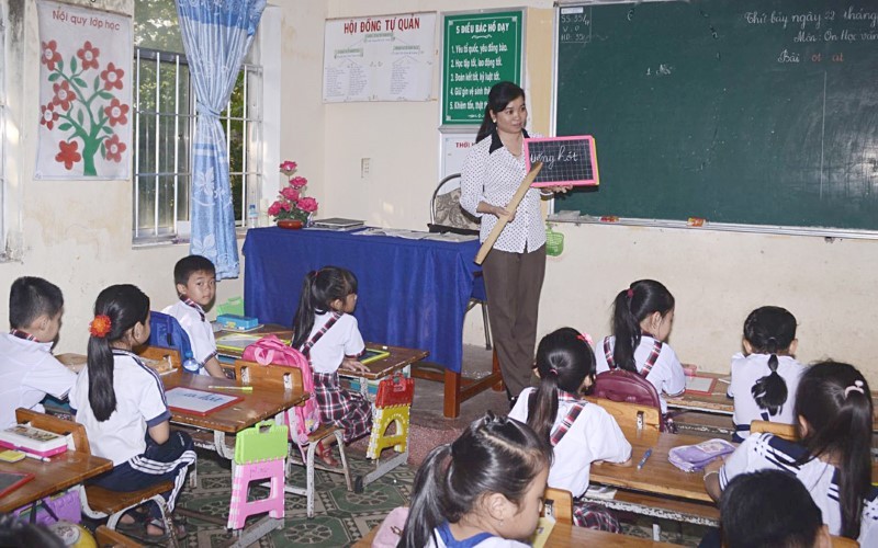Trong giờ học tại Trường Tiểu học Phong Tân, thi xã Giá Rai (Bạc Liêu). 