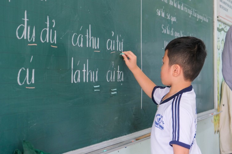 HS lớp 1 - Trường Tiểu học Trưng Vương (quận Ô Môn, TP Cần Thơ) tự tin học môn Tiếng Việt. 