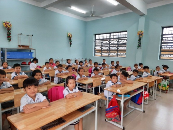 Giờ học của HS lớp 1 - Trường TH Nguyễn Văn Phú - huyện Đức Hòa - Long An. Ảnh: NTCC