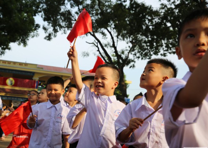 Học sinh trường Trường Tiểu học Thị trấn Thắng, huyện Hiệp Hòa (Bắc Giang) bước vào năm học mới. Ảnh: Hải Minh