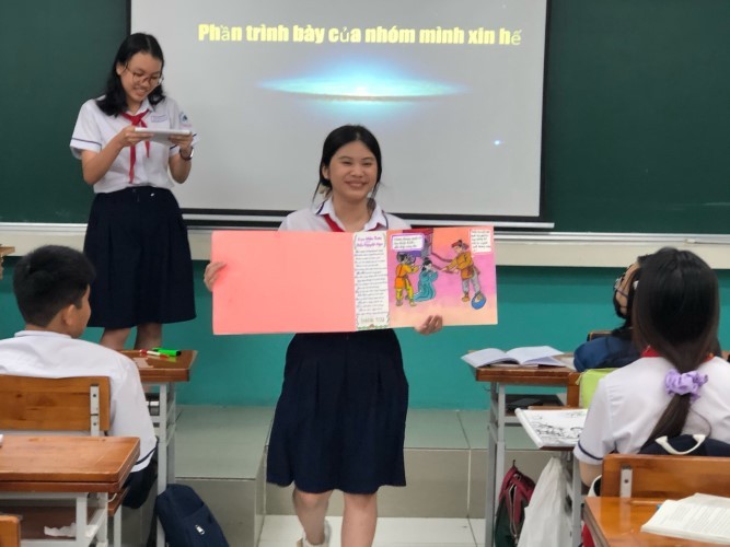 Học sinh lớp 9/7 Trường THCS Nguyễn Du trình bày các sản phẩm trong buổi báo cáo dự án. 