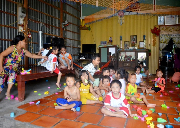 Điểm giữ trẻ mùa lũ tại tại xã Vĩnh Hội Đông, huyện An Phú (An Giang).