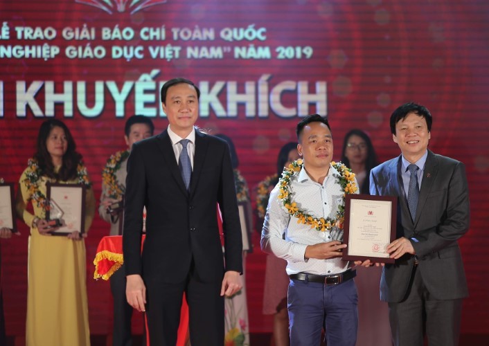 Quang cảnh lễ trao giải “Báo chí vì sự nghiệp Giáo dục Việt Nam” năm 2019.