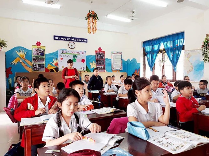 Do quỹ đất có hạn nên tình trạng quá tải tại các trường nội thành TP Đà Nẵng vẫn diễn ra. 