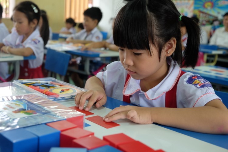 Học sinh lớp 1 Trường Tiểu học Đông La (Đông Hưng, Thái Bình) trong giờ học Toán theo Chương trình giáo dục phổ thông mới. Ảnh: TG