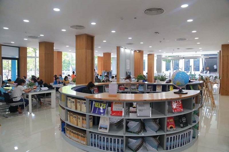 Thư viện hiện đại của Trường ĐH Công nghiệp Thực phẩm TPHCM.