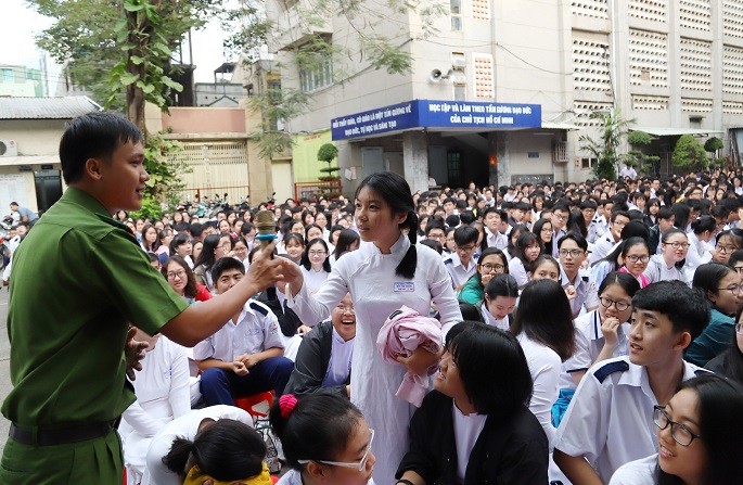 Học sinh Trường THPT Bùi Thị Xuân (TPHCM) trong một chuyên đề tuyên truyền về phòng, chống xâm hại. 	Ảnh minh họa: N.Hùng