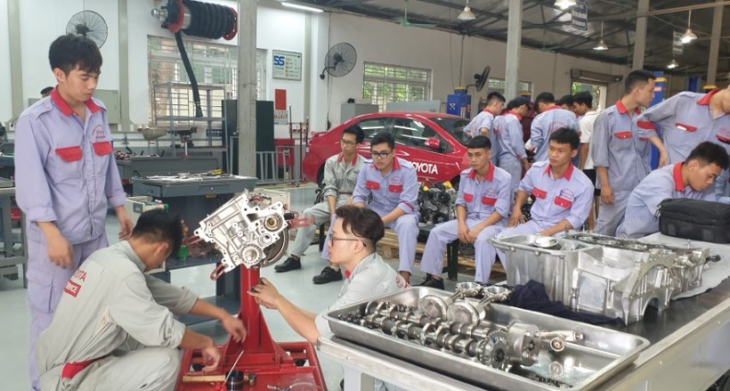 Đào tạo công nghệ ô tô tại Trường CĐ Cơ điện Hà Nội.