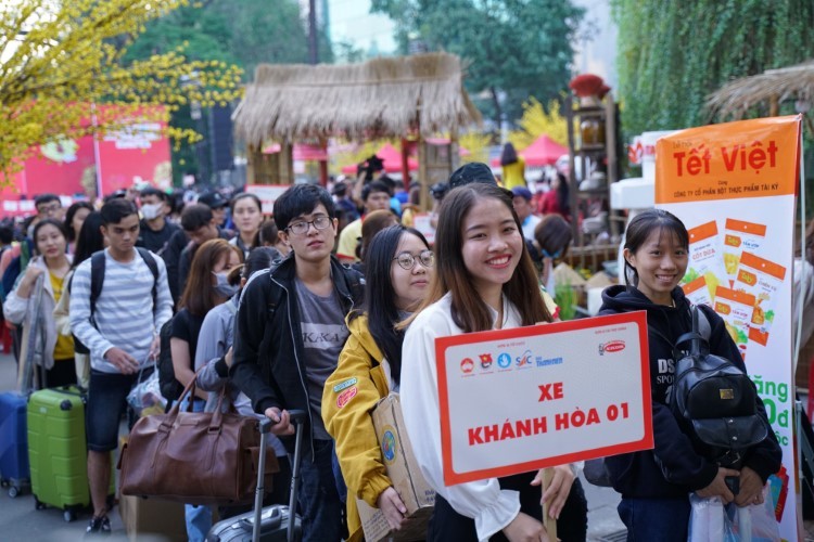 Hàng ngàn sinh viên tại TPHCM được nhận những tấm vé về quê đón Tết Canh Tý 2020 của chương trình “Chuyến xe mùa Xuân”. Ảnh minh họa: N.Diễm 