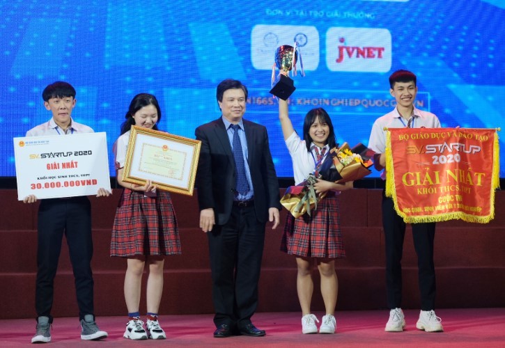 Nhóm học sinh Trường THPT Hoàng Việt (Đắk Lắk) đoạt giải Nhất cuộc thi SV Startup 2020.