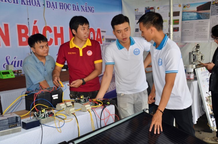 Đề tài “Bộ làm mát cho tấm pin năng lượng mặt trời” của nhóm SV Trường ĐH Bách khoa, ĐH Đà Nẵng.