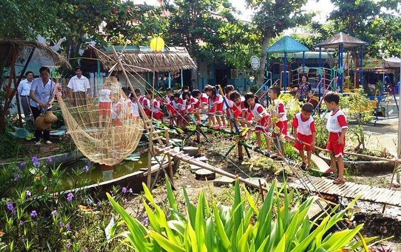 Học sinh tham gia tiết học ngoài nhà trường tại Thảo Cầm Viên. Ảnh minh họa
