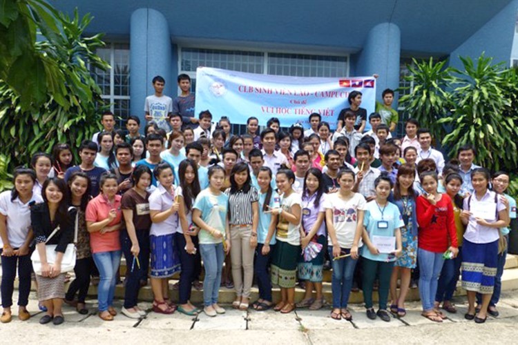 Một buổi sinh hoạt chuyên đề của các SV Campuchia, Lào tại LHU. Ảnh: NTCC.