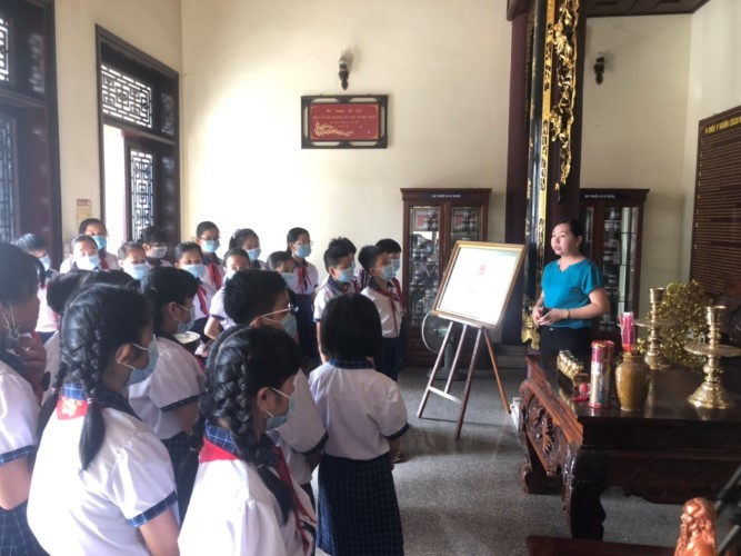 HS tiểu học TP Cần Thơ tham quan và học tập tại Đền thờ Hải Thượng Lãn Ông, quận Ninh Kiều. 