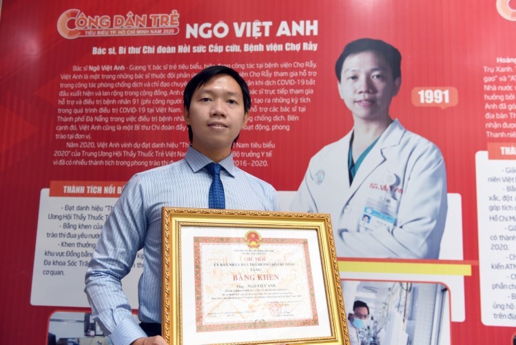 BS Ngô Việt Anh nhận Bằng khen 
là 1 trong 10 Công dân trẻ tiêu biểu TPHCM năm 2020.