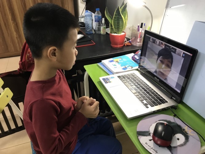 Học sinh Trường Tiểu học Ngọc Khánh (Đống Đa, Hà Nội) trong giờ học trực tuyến. Ảnh: TG