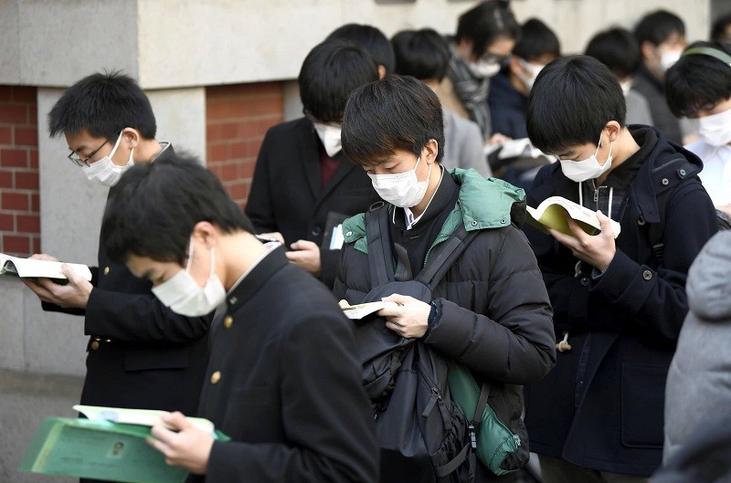 Học sinh Nhật chuẩn bị cho kỳ thi tuyển sinh đại học quốc gia.
