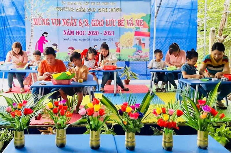 Ngày hội “Mừng vui 8/3 – Giao lưu mẹ và bé” do Trường Mầm non Ninh Hưng tổ chức. 