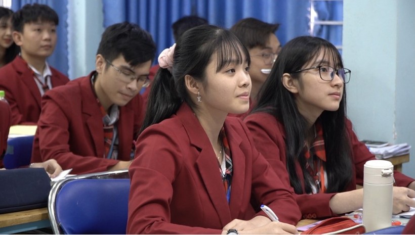 Học sinh lớp 12 Trường Nam Việt, TPHCM trong giờ học. Ảnh: NTCC
