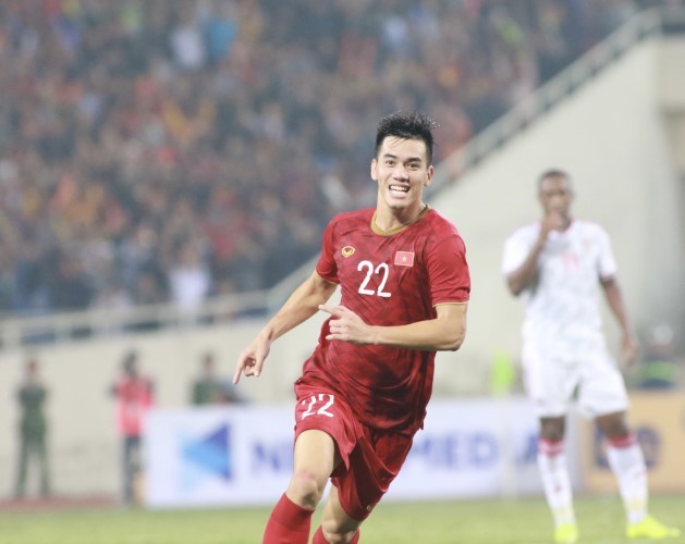 Tiến Linh ghi bàn trong trận lượt đi thắng UAE 1 - 0 tại Mỹ Đình.