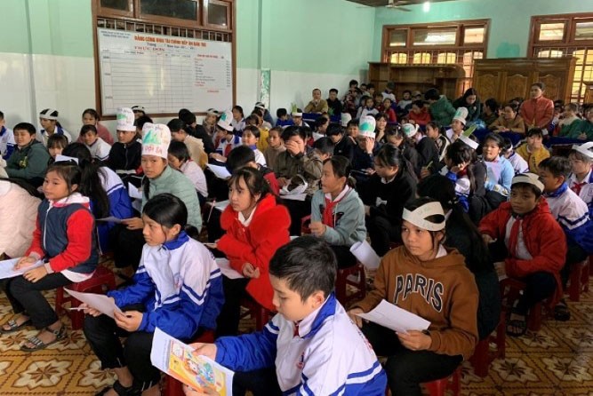 HS Trường Phổ thông dân tộc nội trú Trung học cơ sở Trà Mai tham gia hoạt động ngoại khóa Chinh phục Ngọc Linh với các môn khoa học tự nhiên.