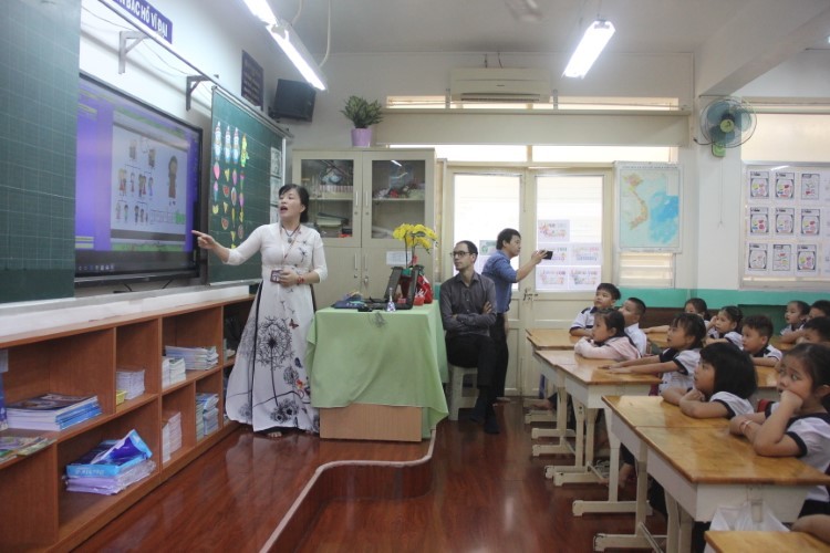 Giờ học Tiếng Anh của Trường Tiểu học Nguyễn Bỉnh Khiêm, Quận 1. Ảnh minh hoạ: P.N