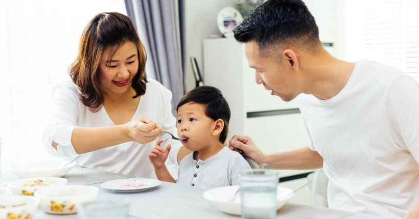 Trẻ được nuông chiều quá mức có xu hướng ăn quá nhiều khi trưởng thành.