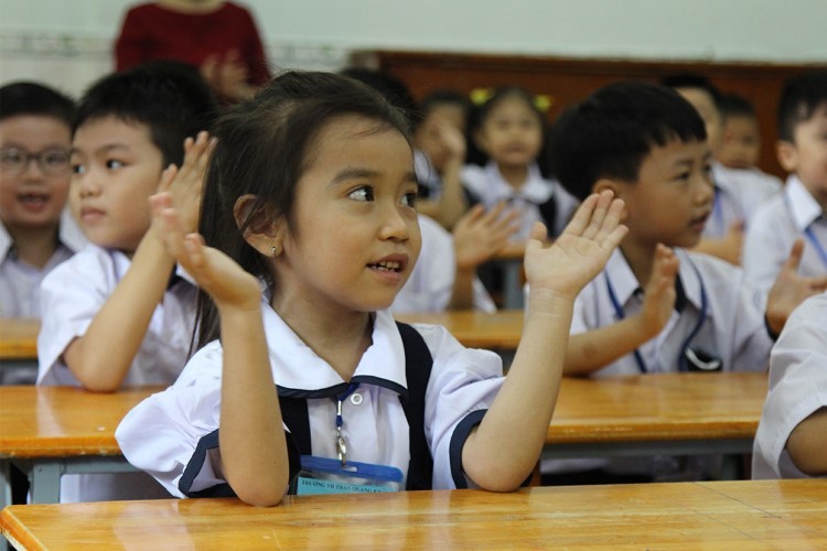 Niềm vui của học sinh lớp 1 tại TPHCM trong ngày tựu trường. Ảnh: Tuấn Anh 
