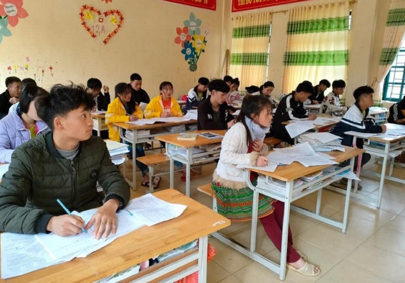 HS lớp 12 Trường THPT số 3 Mường Khương (Mường Khương - Lào Cai) trong giai đoạn học và ôn thi tốt nghiệp. Ảnh: Trường CC