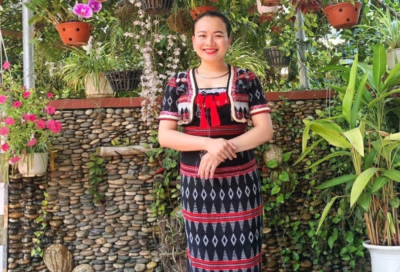 Cô giáo Arất Thị Thúy Nga – GV Trường PTDTNT THCS huyện Nam Giang.