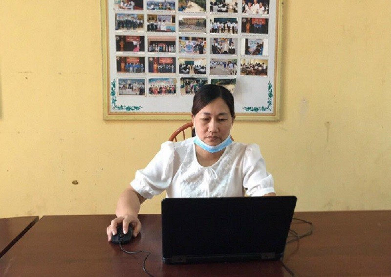 Giáo viên Trường THPT số 2 huyện Bảo Yên tự tin với dạy học trực tuyến. Ảnh: NTCC