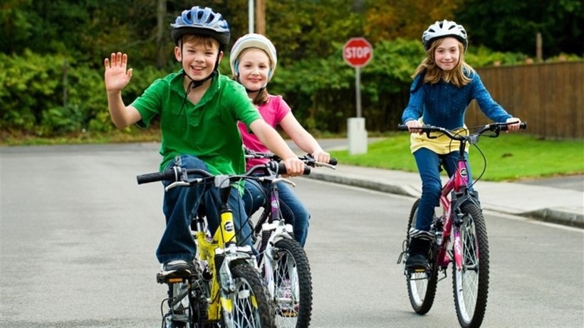 Cha mẹ có thể cho trẻ đạp xe từ sớm và đạp mỗi ngày để kích thích sự tăng trưởng và phát triển chiều cao.